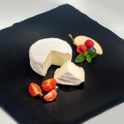 Gutenberger Camembert angerichtet